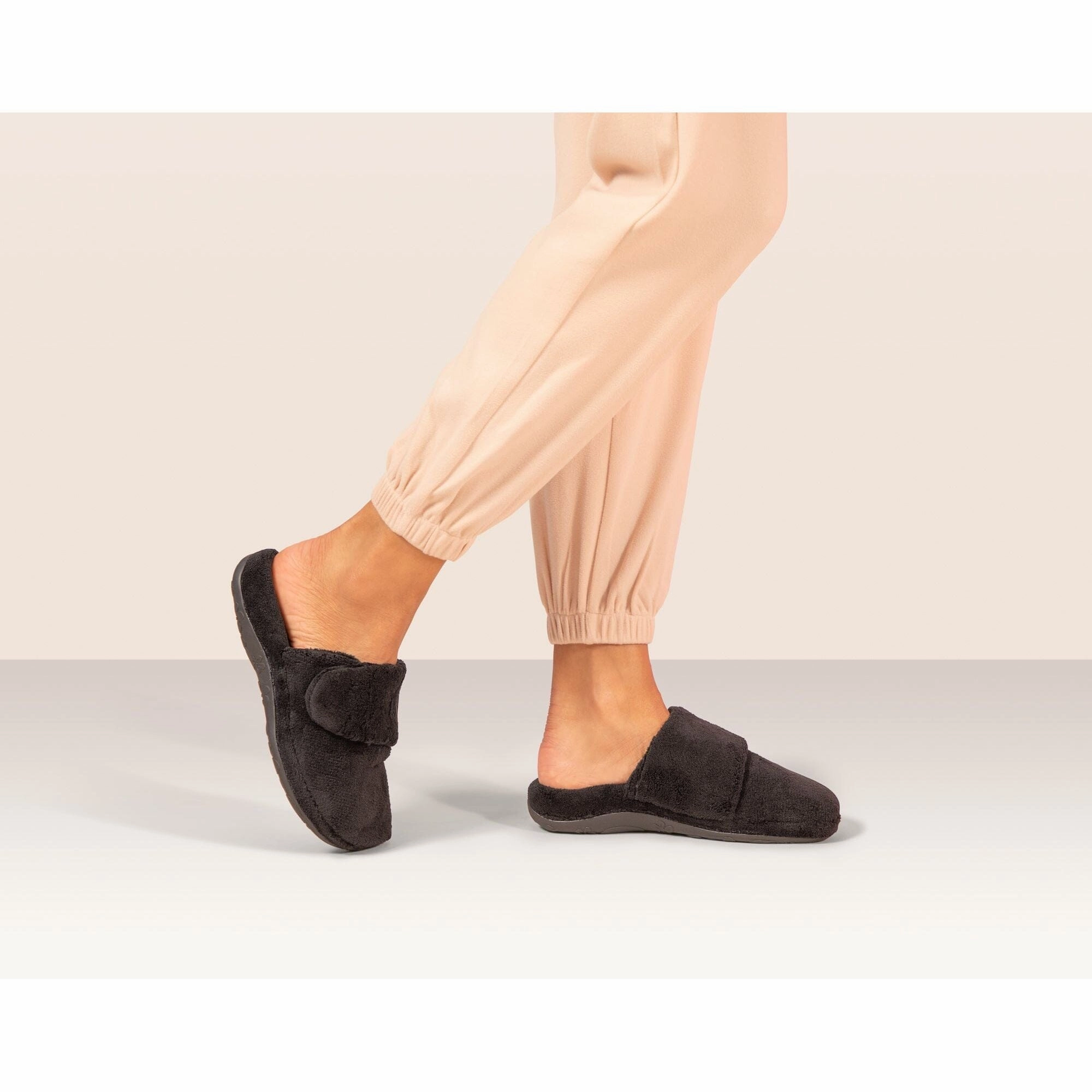 AETREX MANDY CLOSED TOE SLIPPER Aetrex supportive comfort shoes