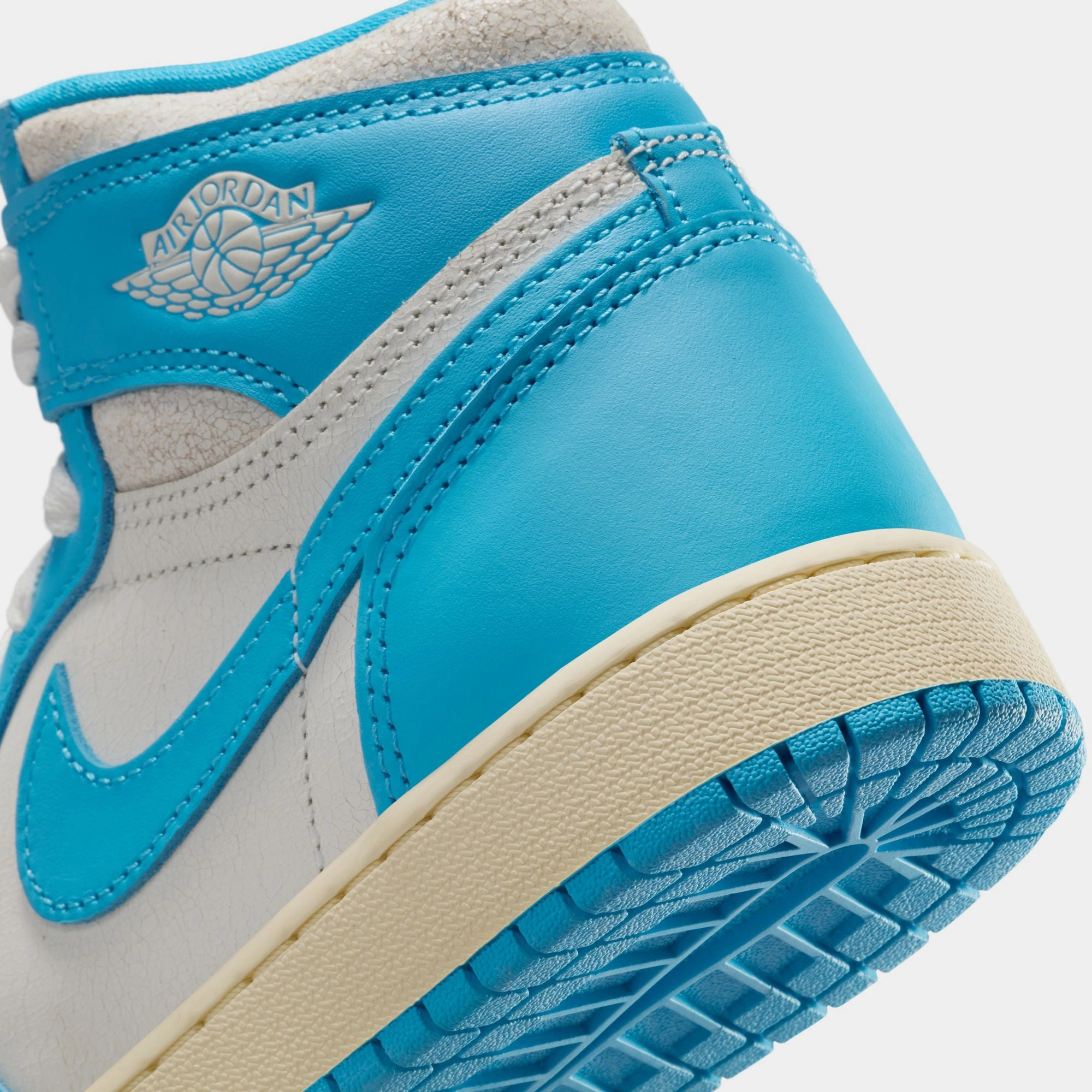 Air Jordan 1 Retro High OG 'UNC Reimagined' (GS) - Dark Powder Blue/Sail Air Jordan Basketball Shoes for Performance