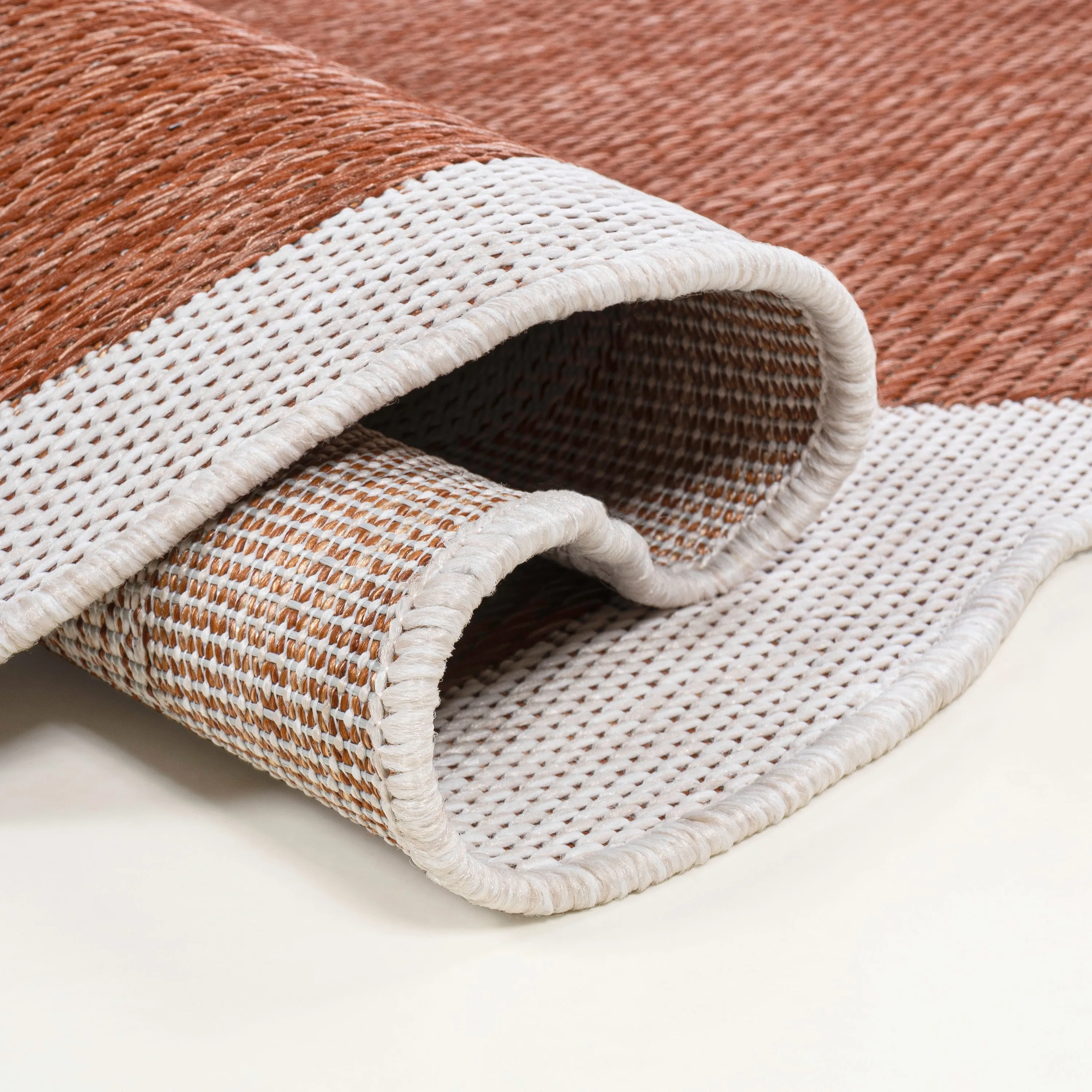 Alice Classic Cottage Two-Tone Scalloped Indoor/Outdoor Shaped Area Rug Jonathan Y Home
