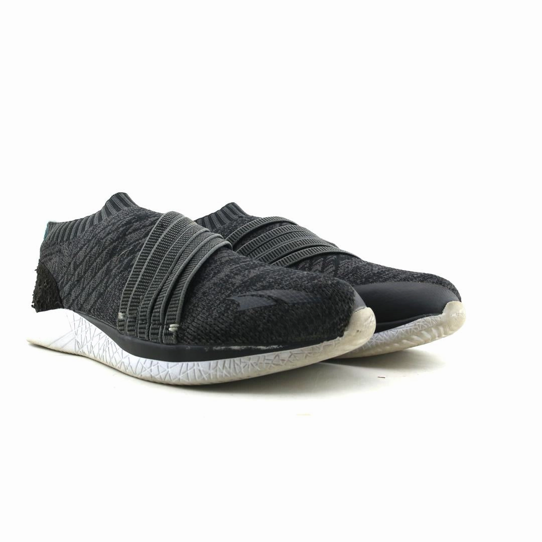 ALTRA DYANI lightweight athletic shoe look