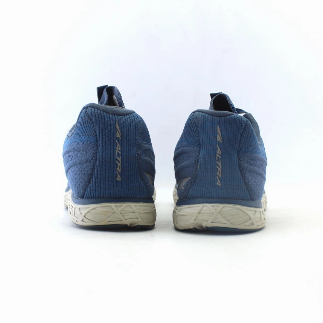 ALTRA ESCALANTE 2.5 lightweight athletic shoe look