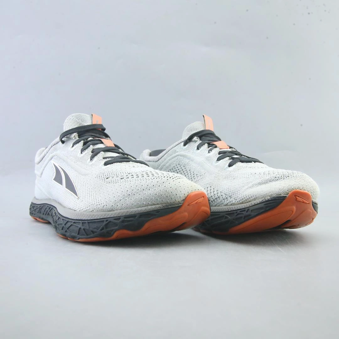 ALTRA ESCALANTE 2.5 lightweight athletic shoe look