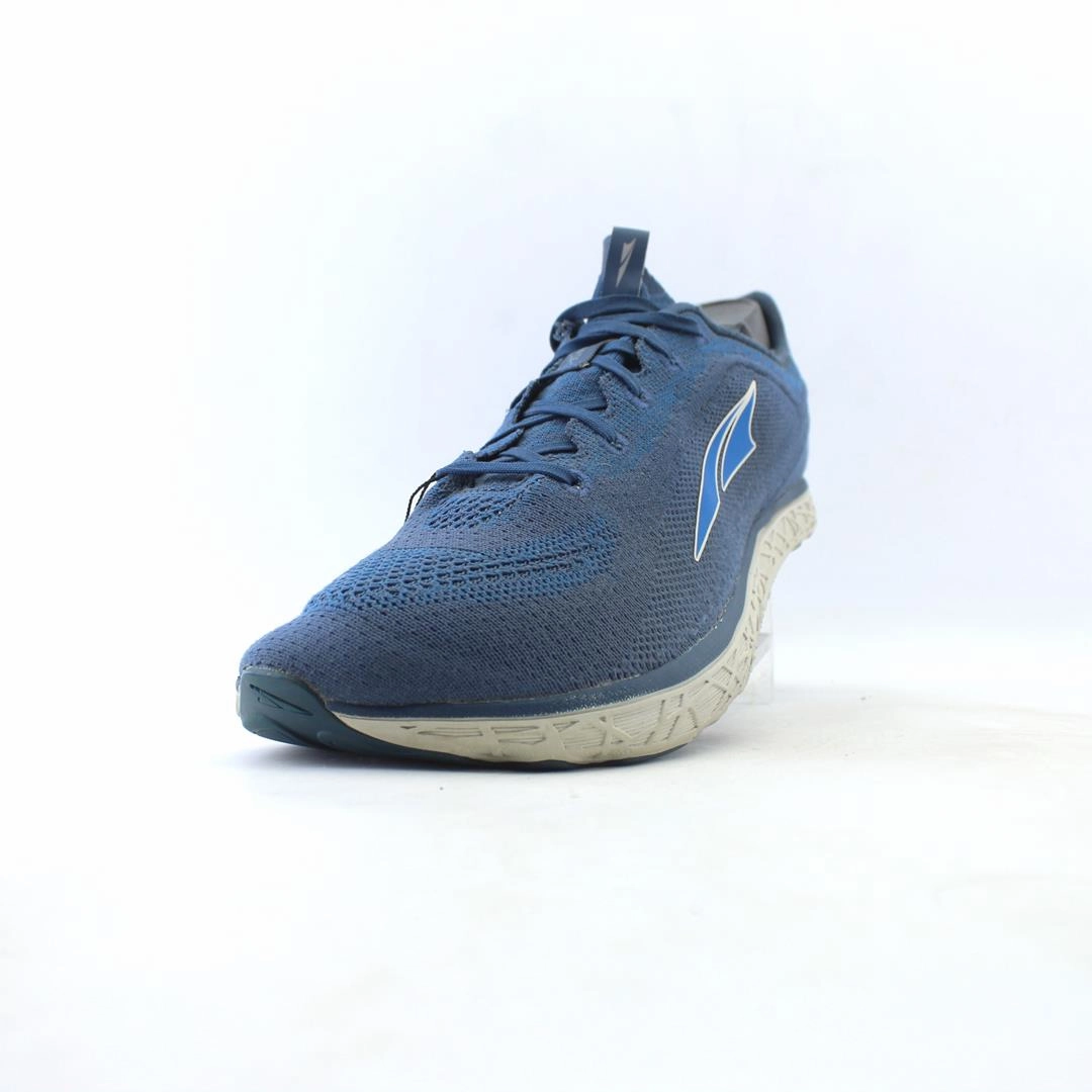 ALTRA ESCALANTE 2.5 lightweight athletic shoe look