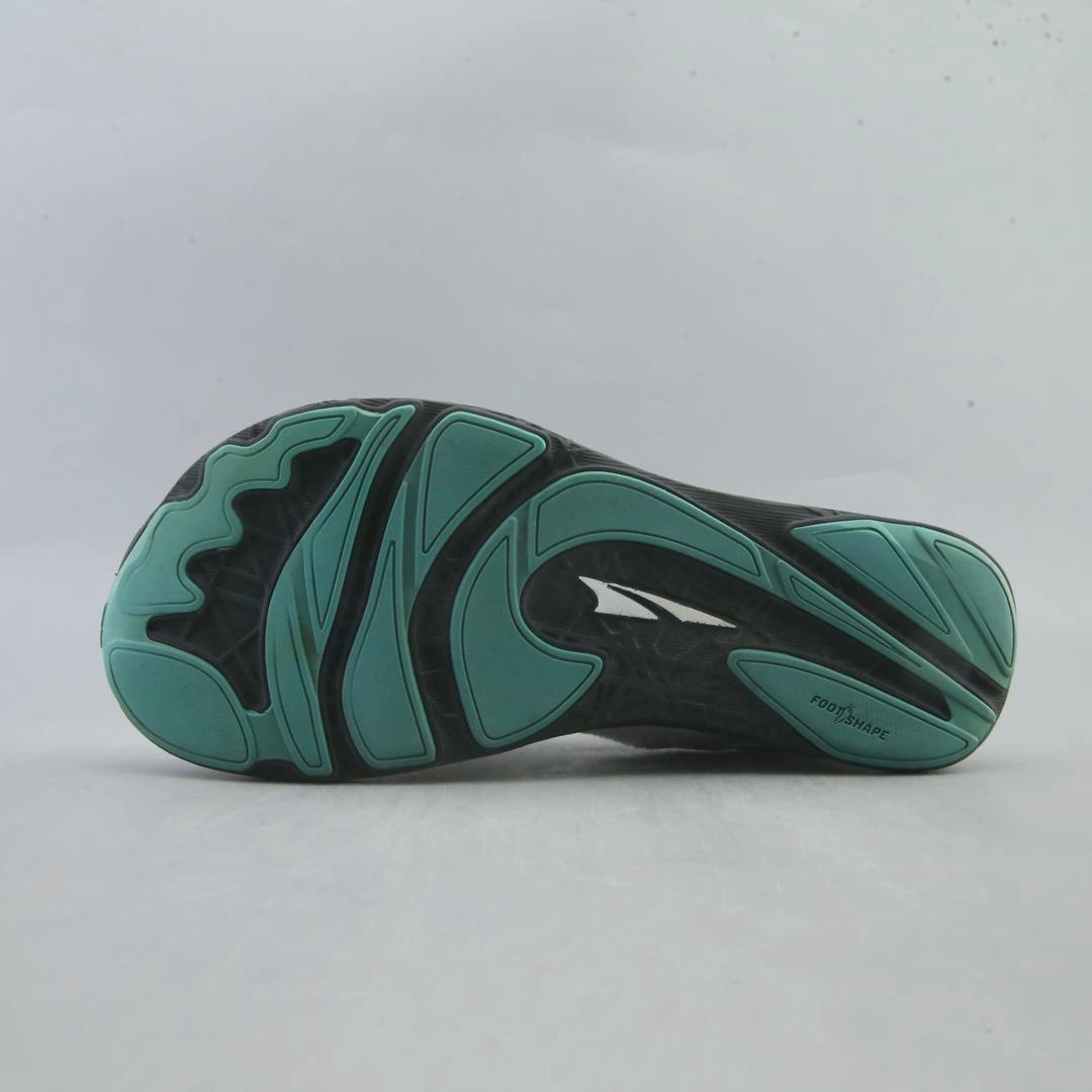ALTRA ESCALANTE 2.5 lightweight athletic shoe look