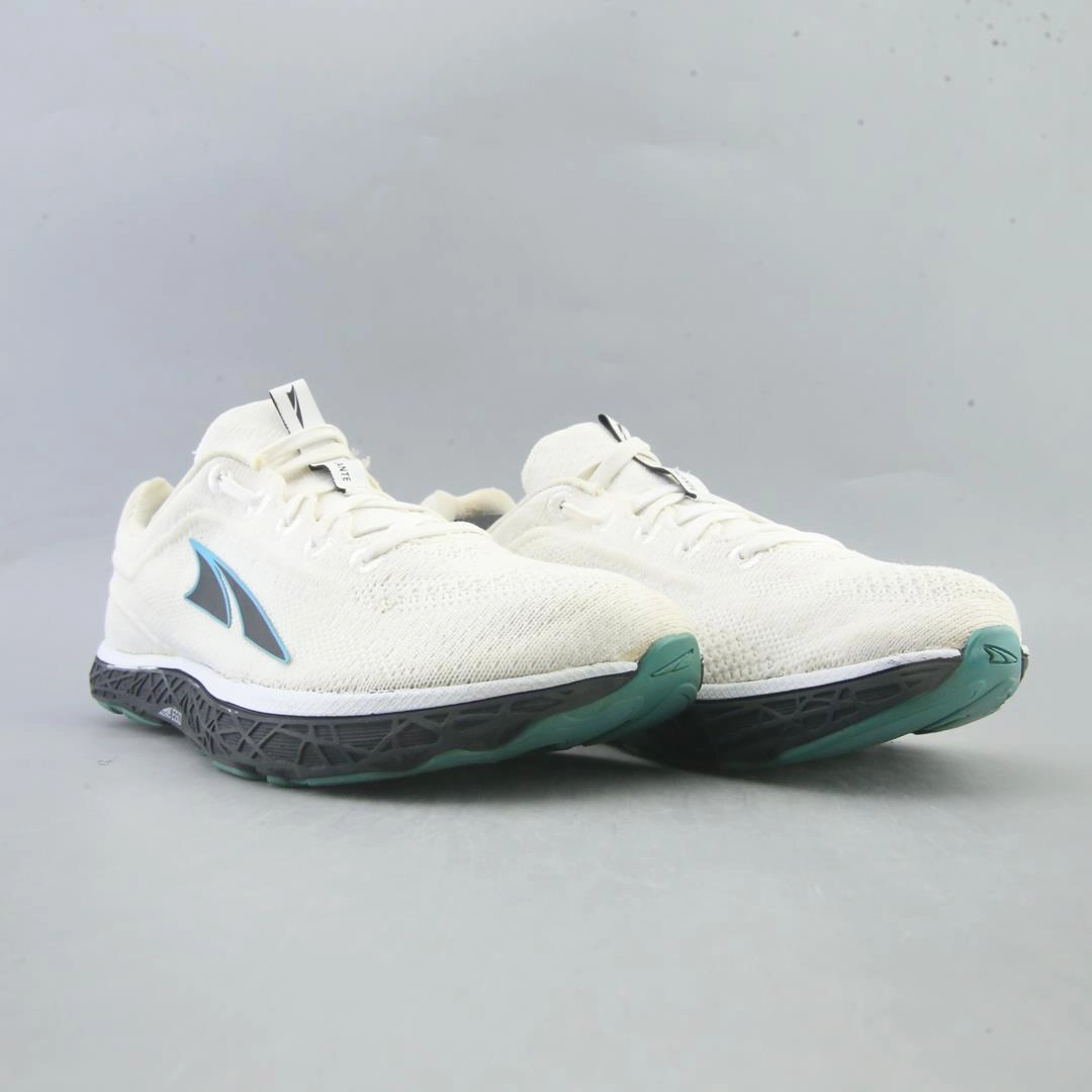 ALTRA ESCALANTE 2.5 lightweight athletic shoe look