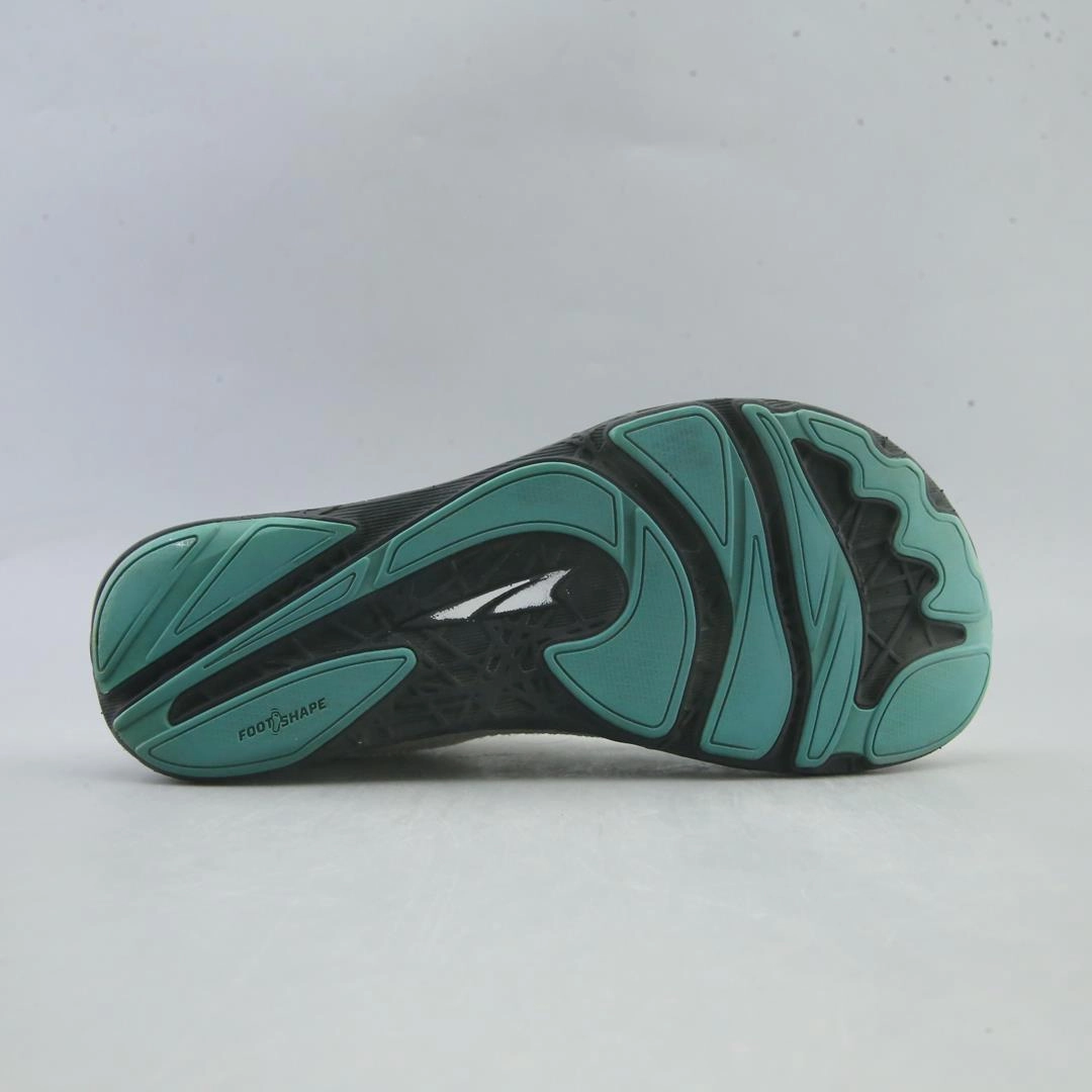 ALTRA ESCALANTE 2.5 lightweight athletic shoe look