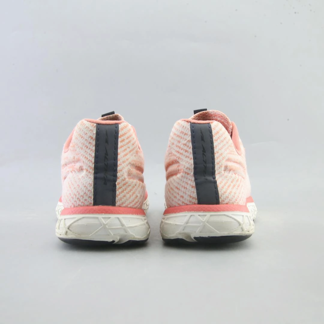 ALTRA  ESCALANTE 2 lightweight athletic shoe look