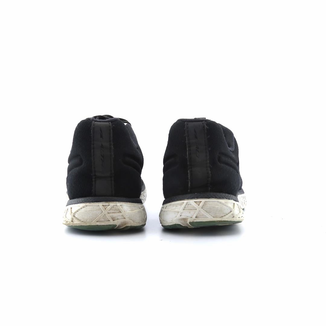 ALTRA ESCALANTE 2 lightweight athletic shoe look