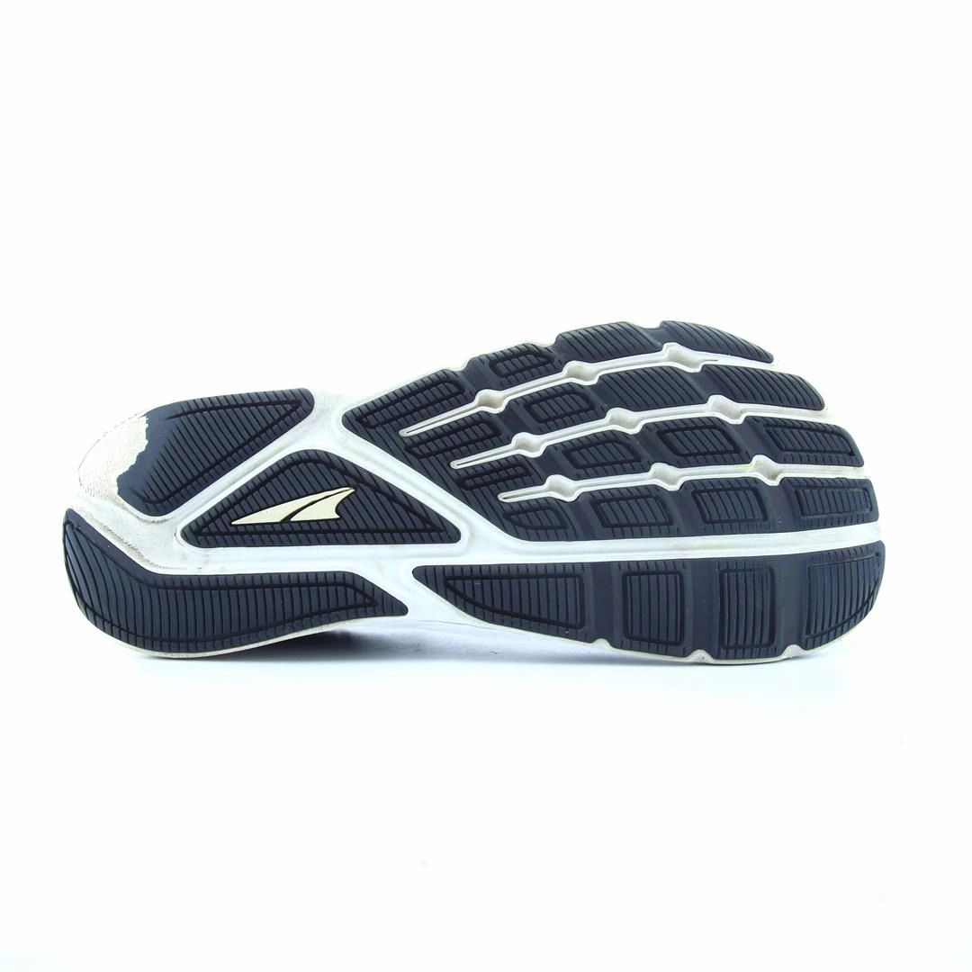 ALTRA ESCALANTE 3 lightweight athletic shoe look