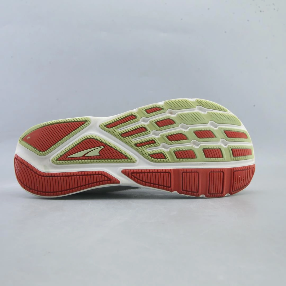ALTRA ESCALANTE 3 lightweight athletic shoe look