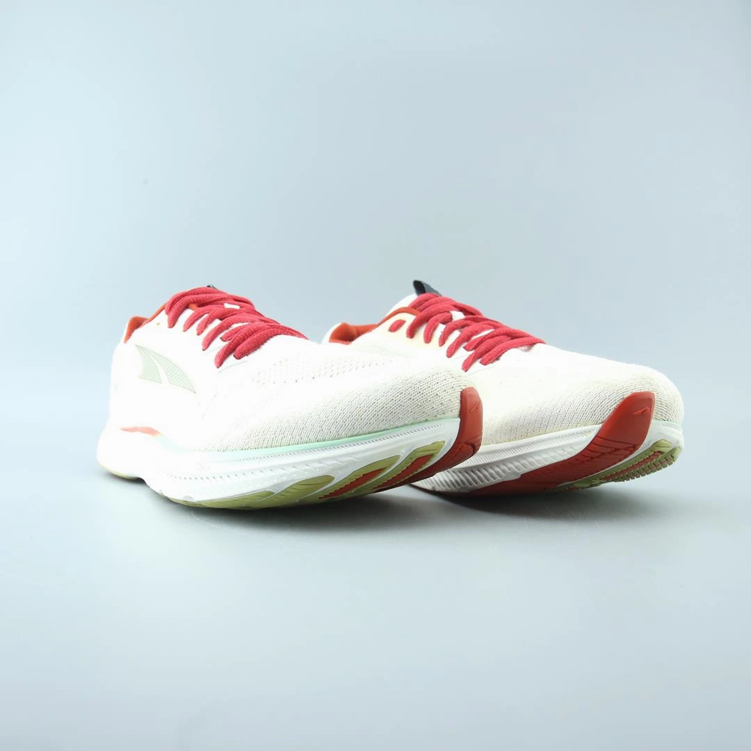 ALTRA ESCALANTE 3 lightweight athletic shoe look