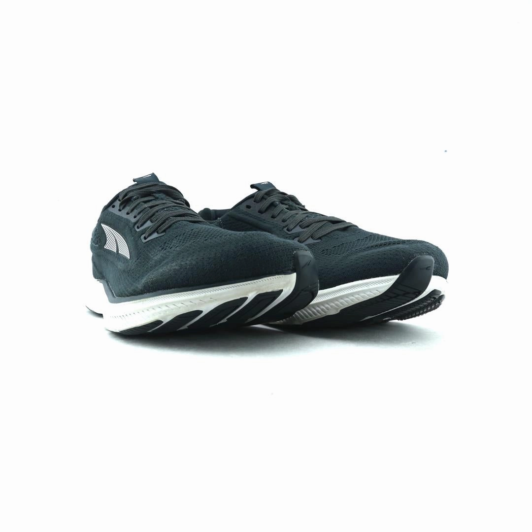 ALTRA ESCALANTE 3 lightweight athletic shoe look