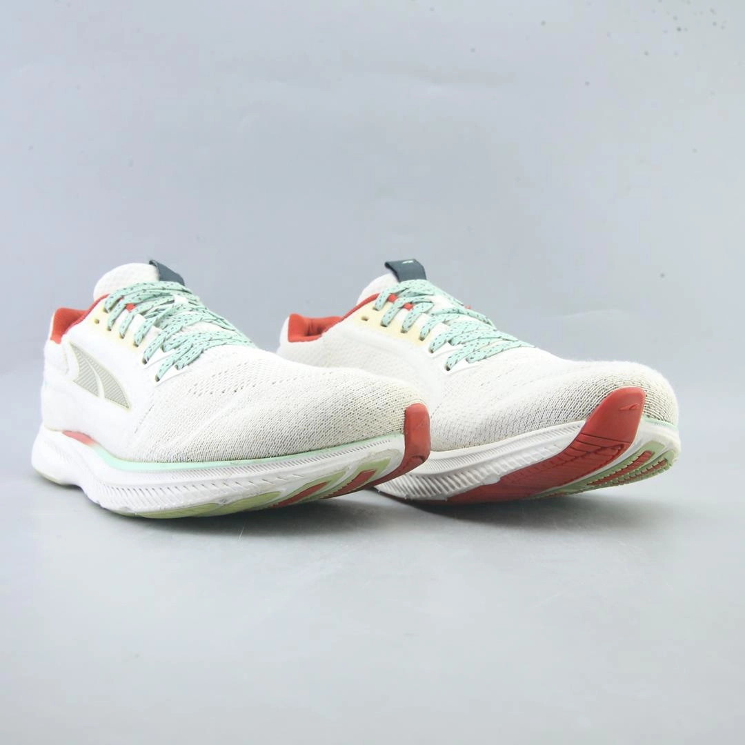 ALTRA ESCALANTE 3 lightweight athletic shoe look