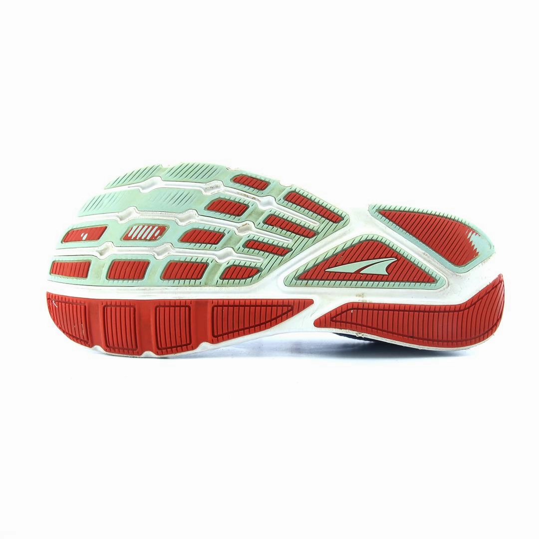ALTRA  ESCALANTE 3 lightweight athletic shoe look