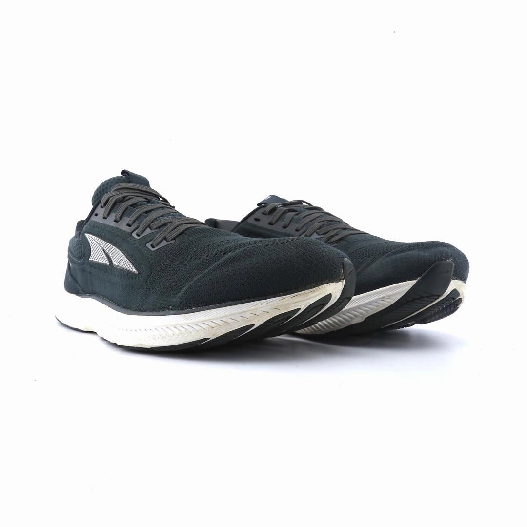 ALTRA ESCALANTE 3 lightweight athletic shoe look