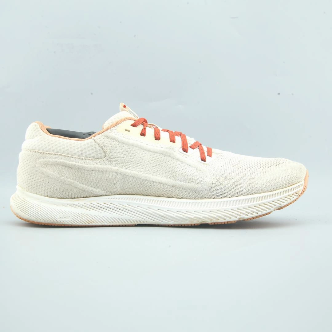 ALTRA ESCALANTE 3 lightweight athletic shoe look