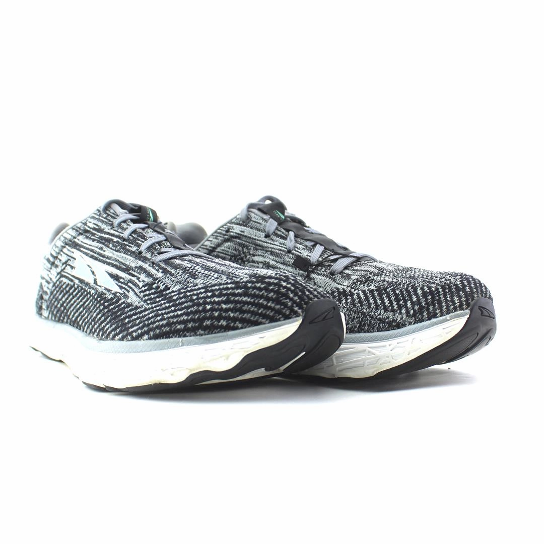ALTRA ESCALANTE 3 lightweight athletic shoe look