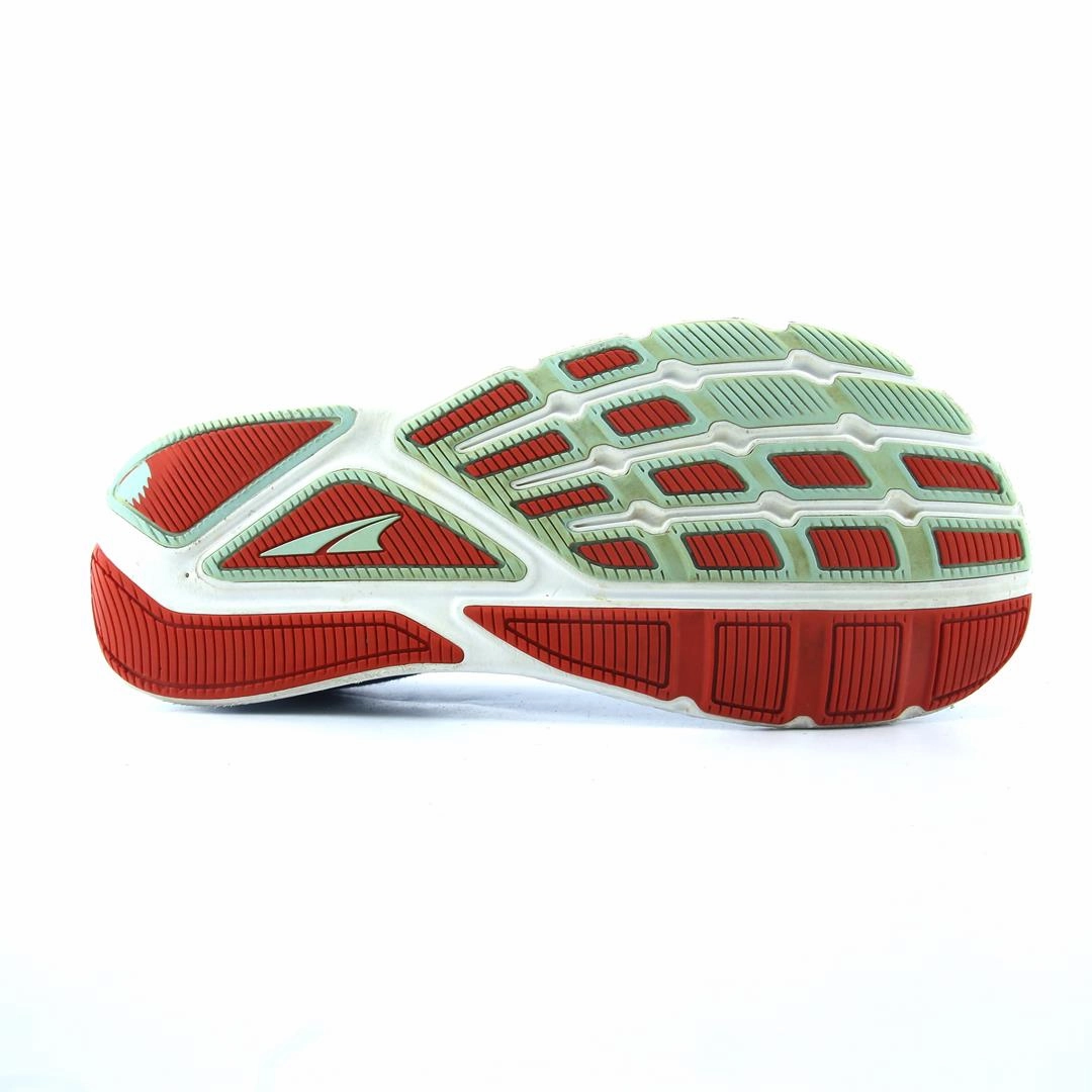 ALTRA  ESCALANTE 3 lightweight athletic shoe look