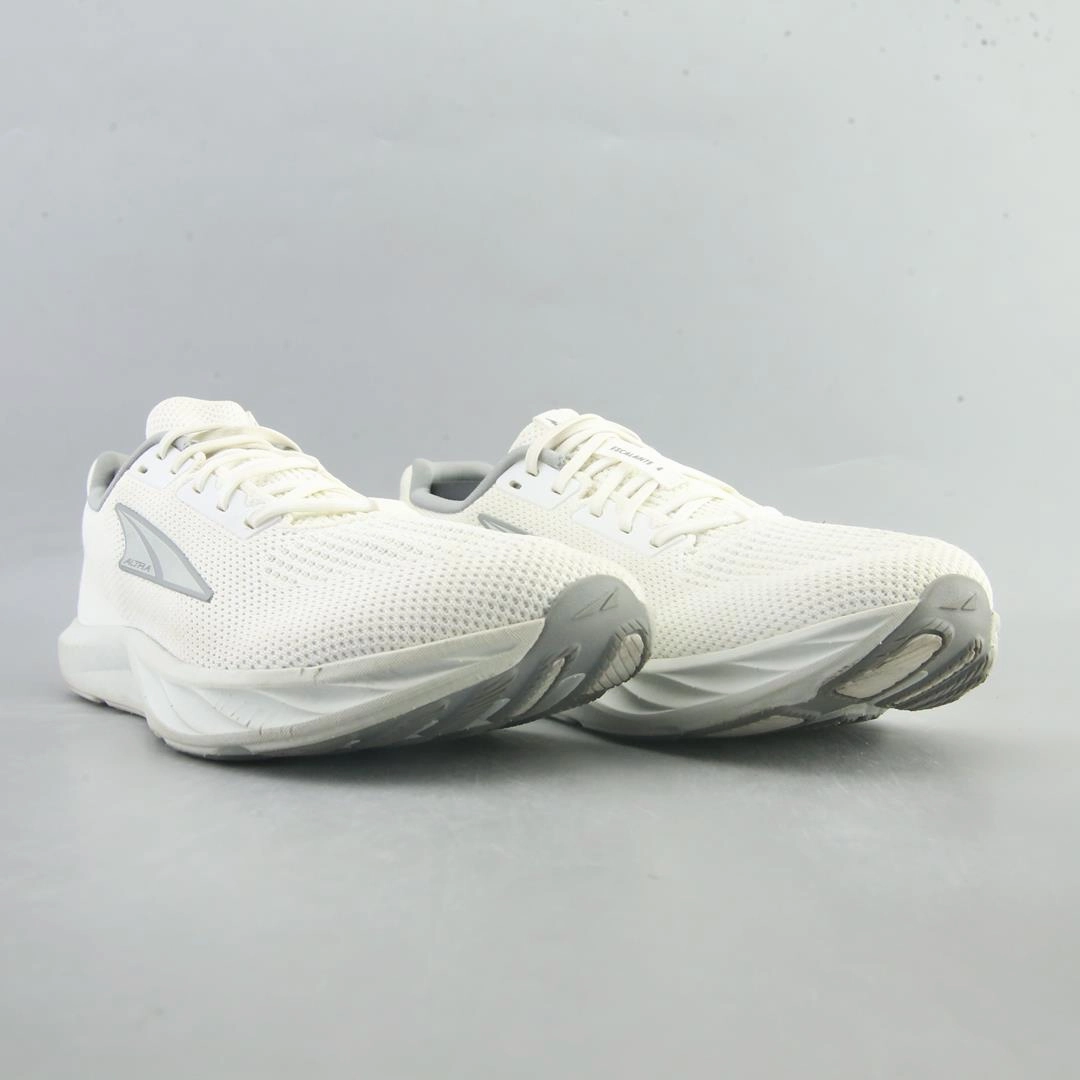 ALTRA ESCALANTE 4 lightweight athletic shoe look