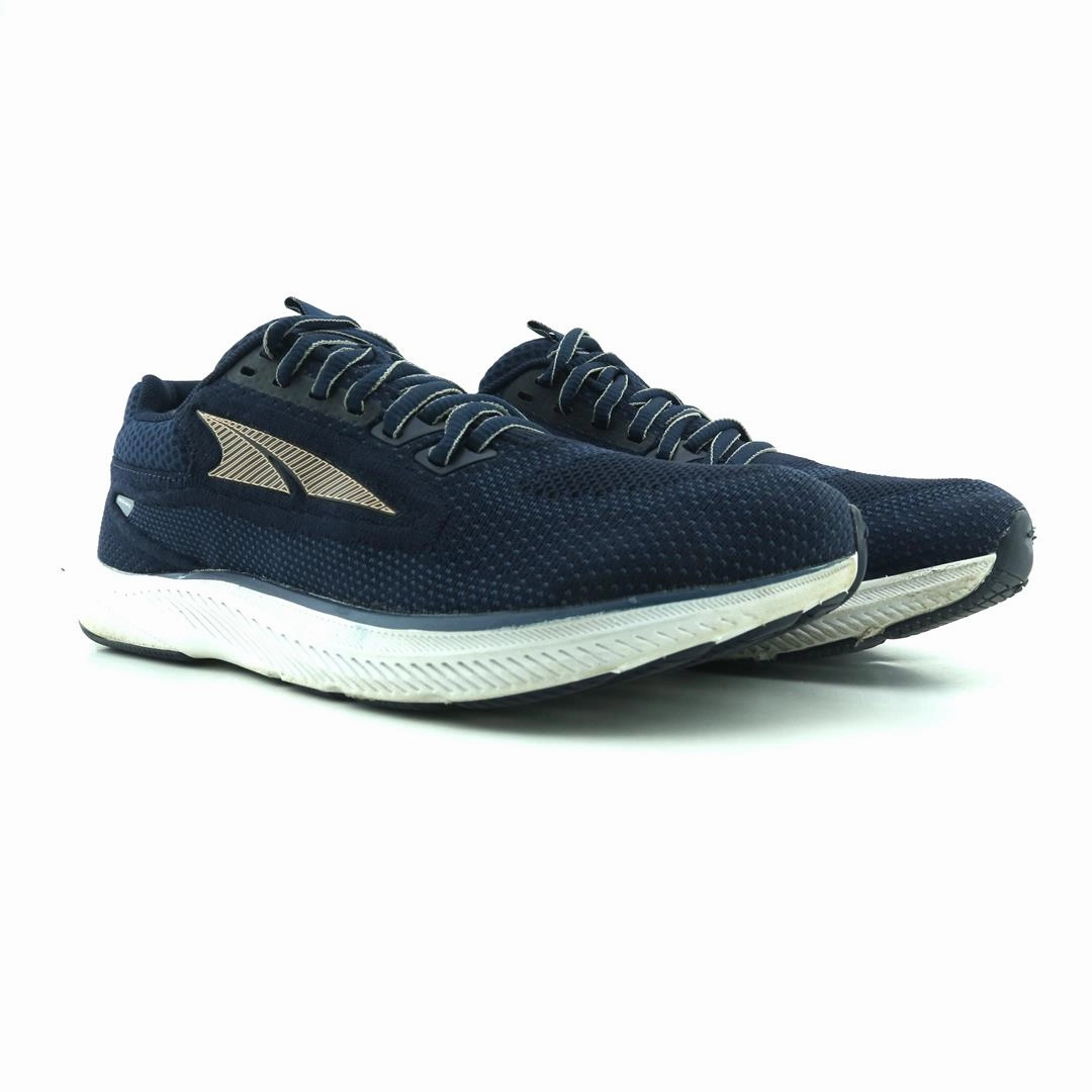 ALTRA ESCALANTE lightweight athletic shoe look