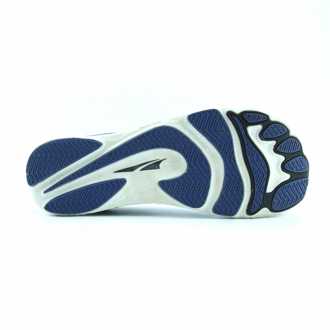 ALTRA ESCALANTE lightweight athletic shoe look
