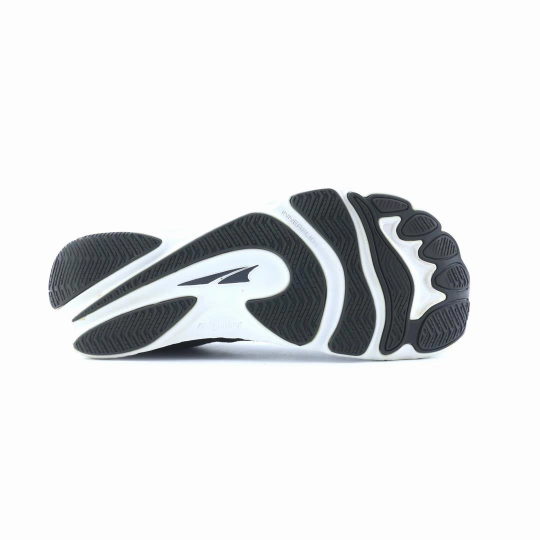 ALTRA ESCALANTE lightweight athletic shoe look