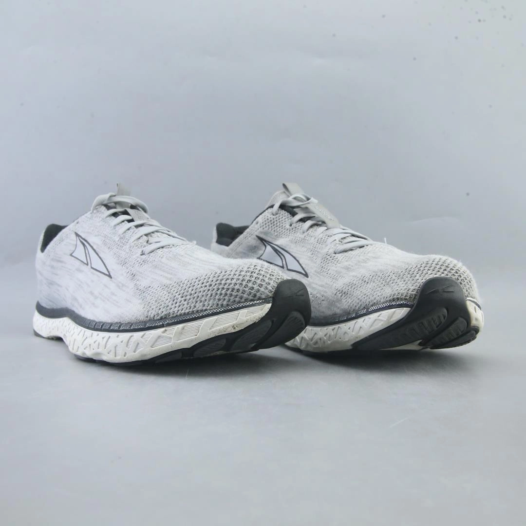 ALTRA ESCALANTE lightweight athletic shoe look