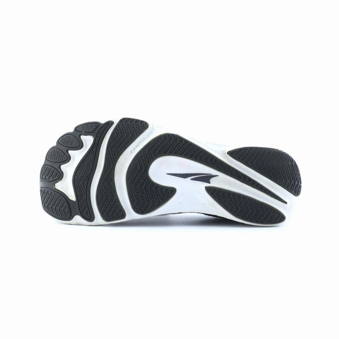 ALTRA ESCALANTE lightweight athletic shoe look