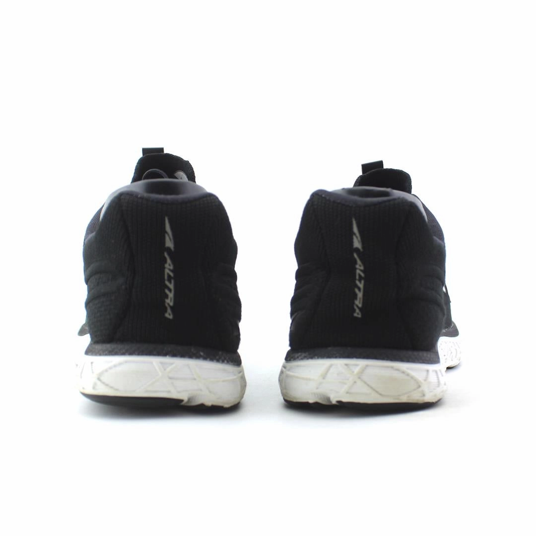 ALTRA ESCALANTE lightweight athletic shoe look