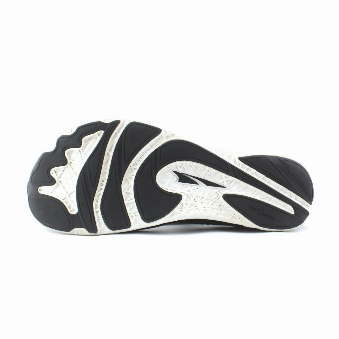 ALTRA ESCALANTE lightweight athletic shoe look