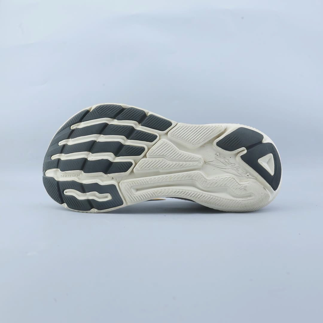 ALTRA EXPERIENCE FLOW lightweight athletic shoe look