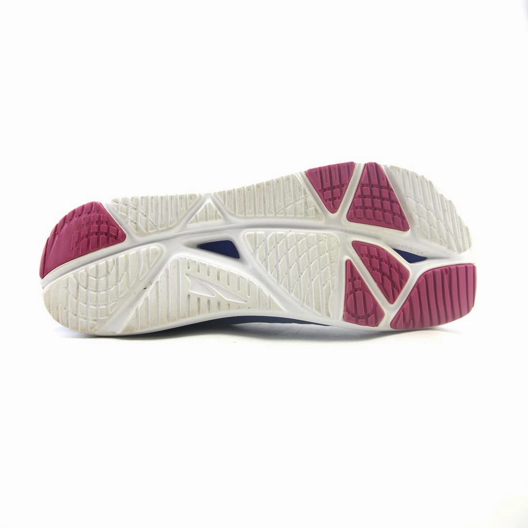 ALTRA KAYENTA lightweight athletic shoe look