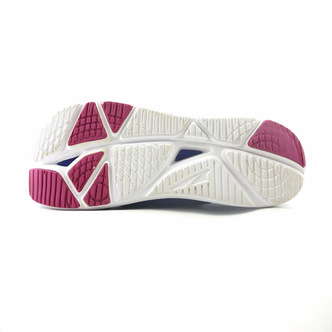 ALTRA KAYENTA lightweight athletic shoe look