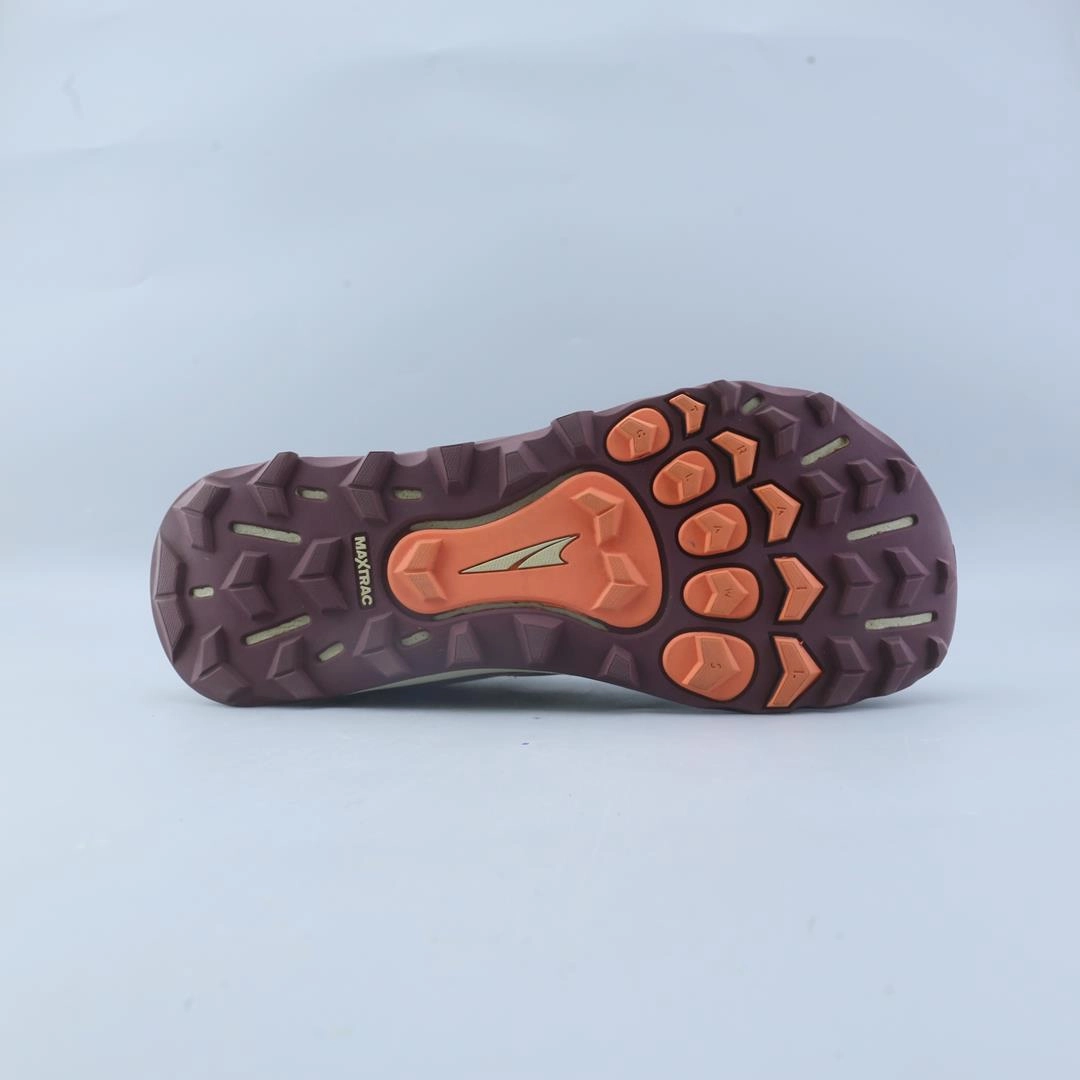 ALTRA  LONE PEAK 5 lightweight athletic shoe look