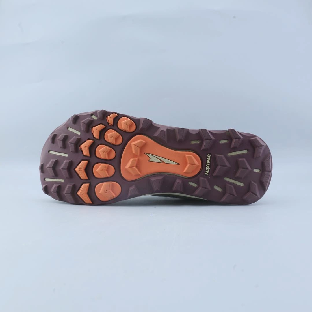 ALTRA  LONE PEAK 5 lightweight athletic shoe look