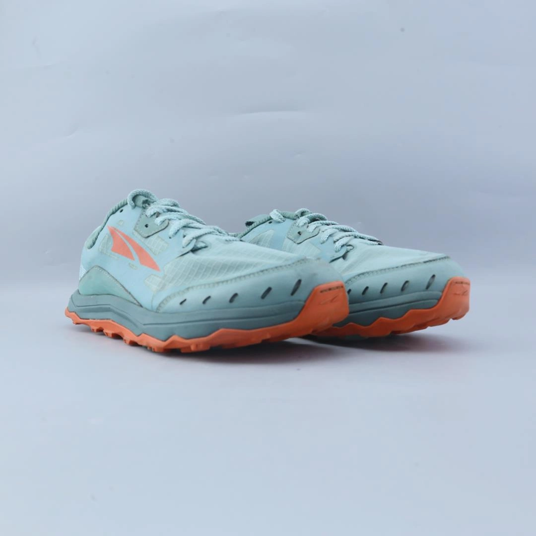 ALTRA LONE PEAK 6 lightweight athletic shoe look