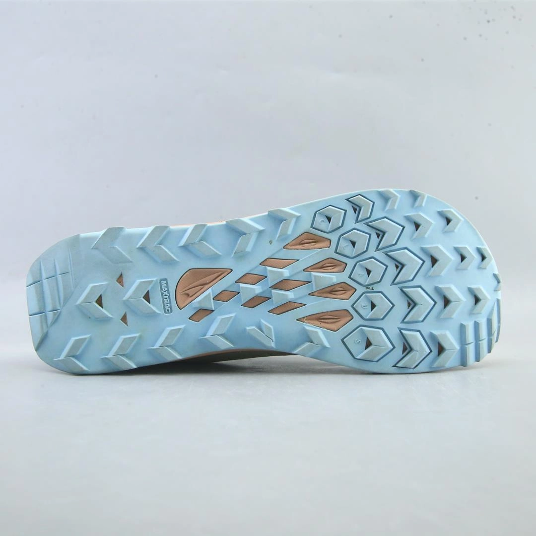 ALTRA LONE PEAK 7 lightweight athletic shoe look