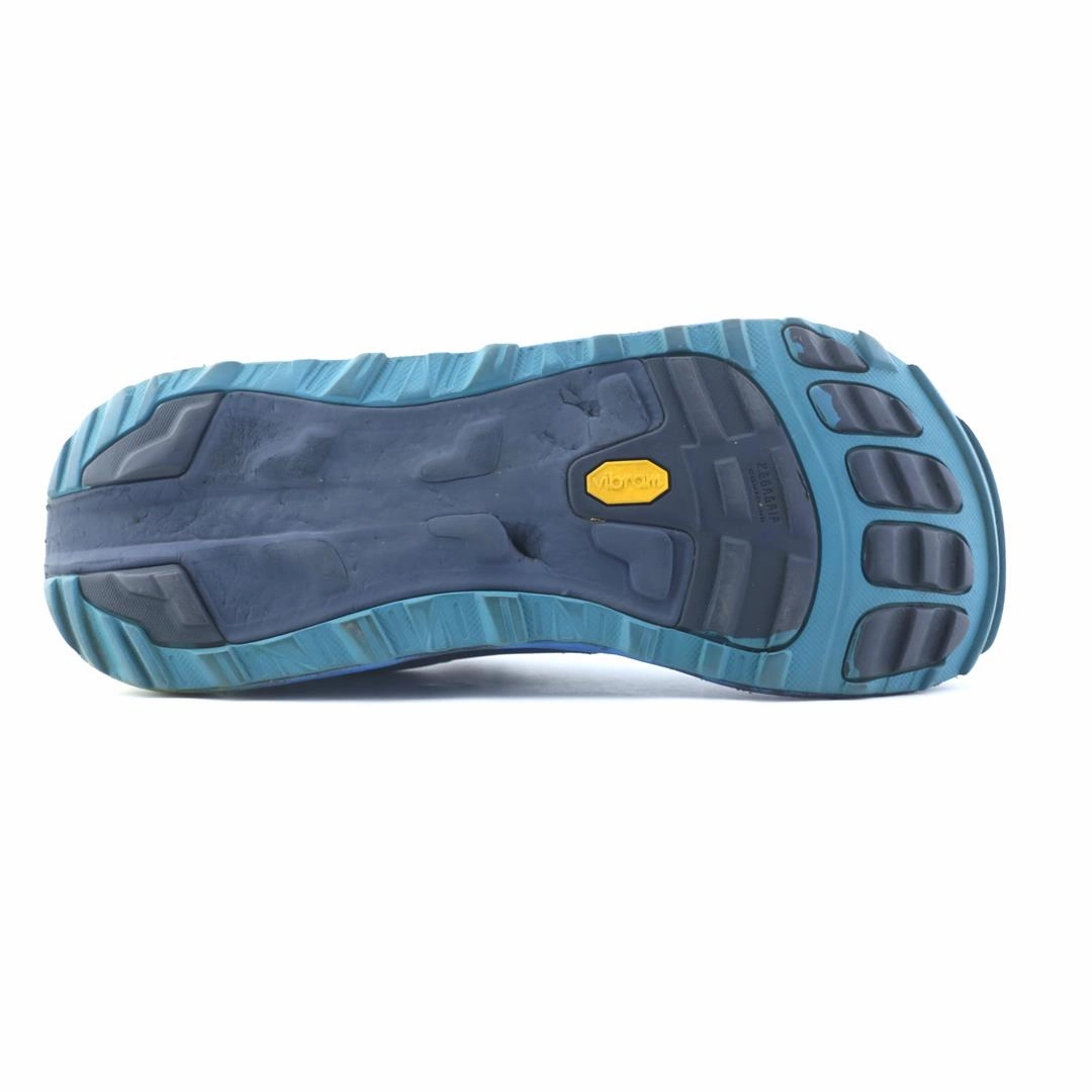 ALTRA OLYMPUS 3.5 lightweight athletic shoe look