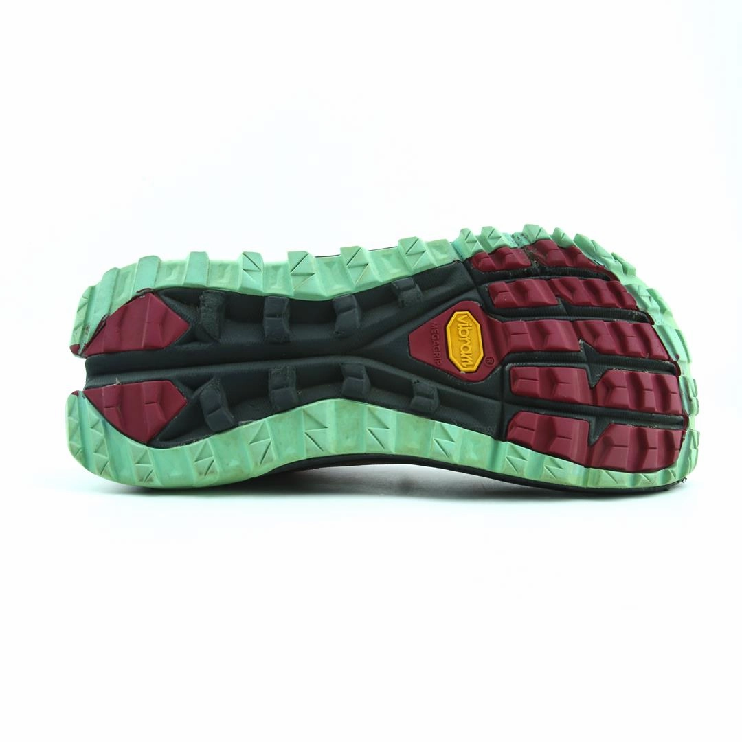 ALTRA OLYMPUS 5 lightweight athletic shoe look