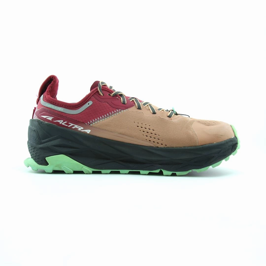 ALTRA OLYMPUS 5 lightweight athletic shoe look