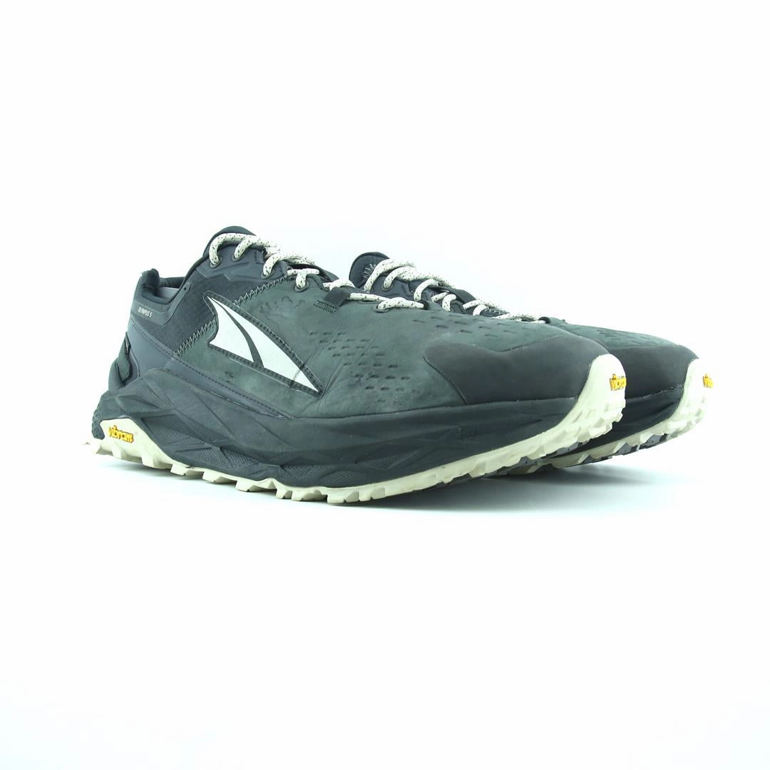 ALTRA OLYMPUS 5 lightweight athletic shoe look