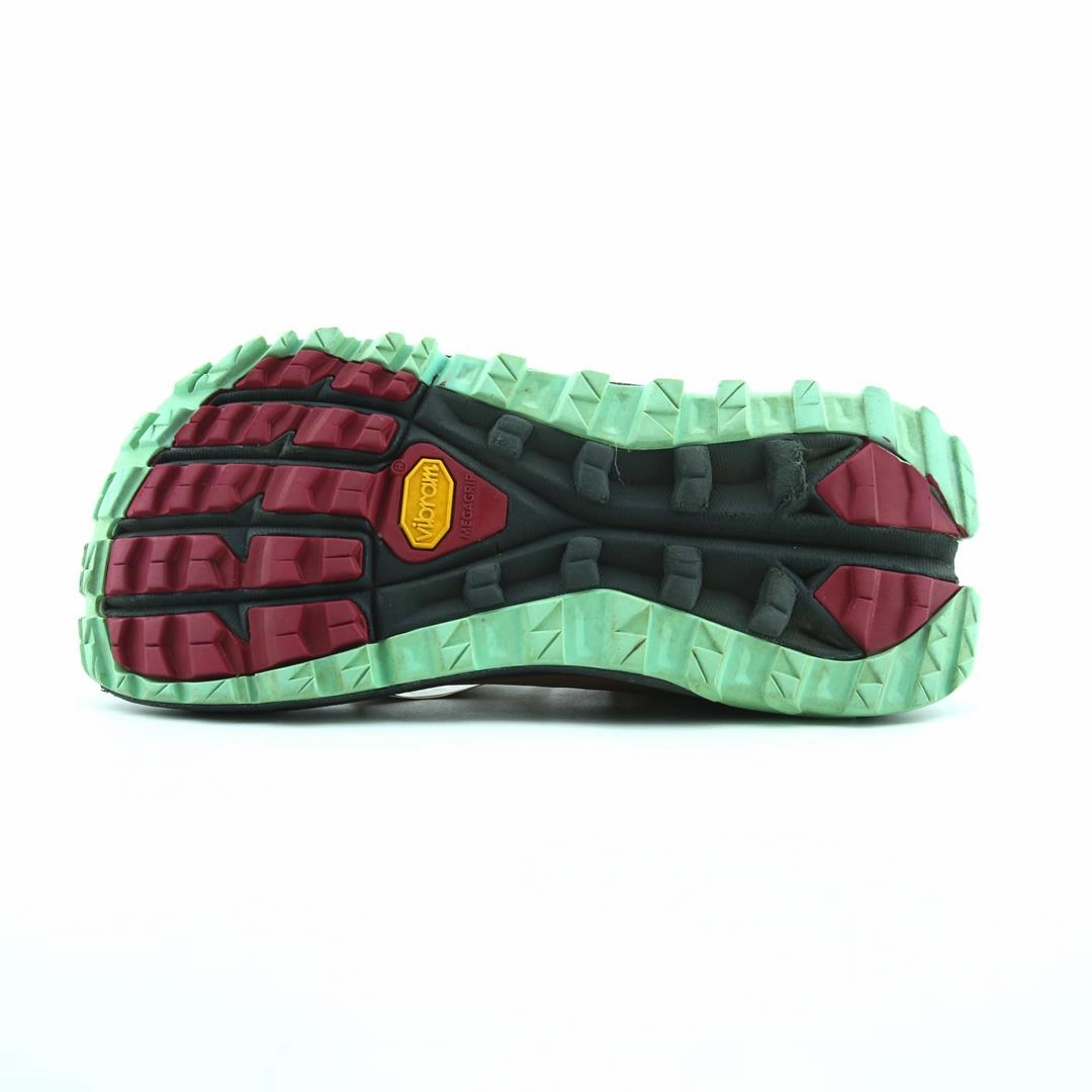 ALTRA OLYMPUS 5 lightweight athletic shoe look