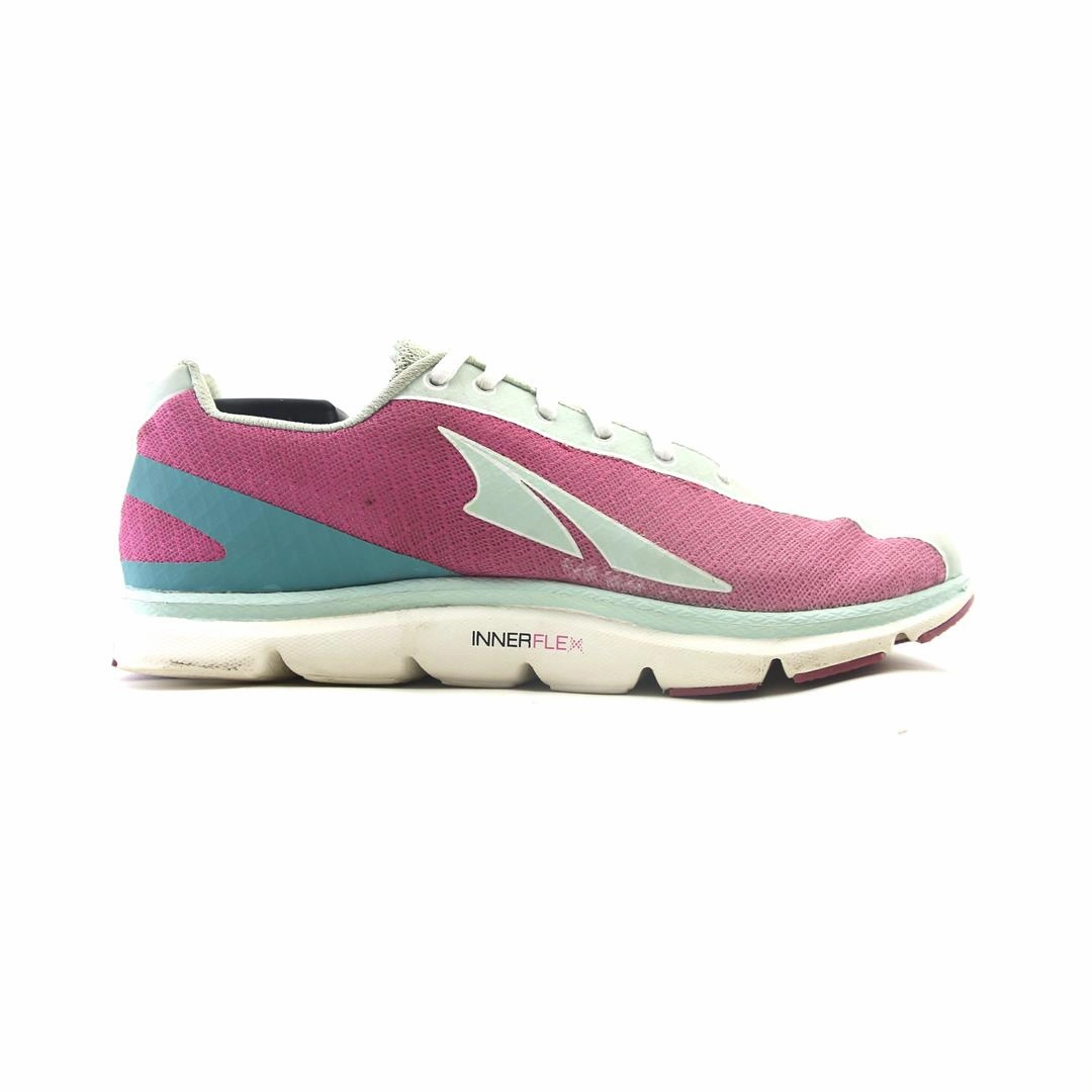 ALTRA ONE 2.5 lightweight athletic shoe look