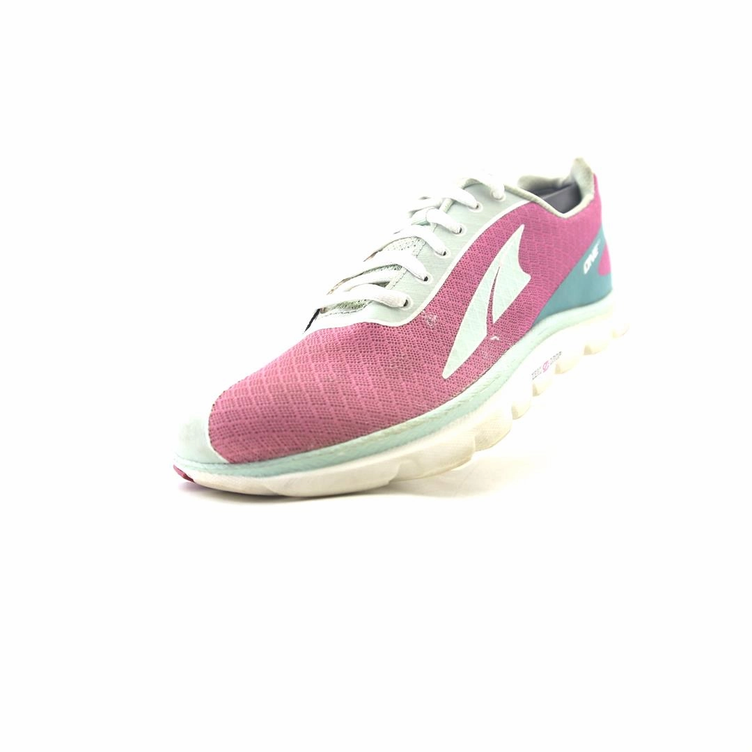ALTRA ONE 2.5 lightweight athletic shoe look