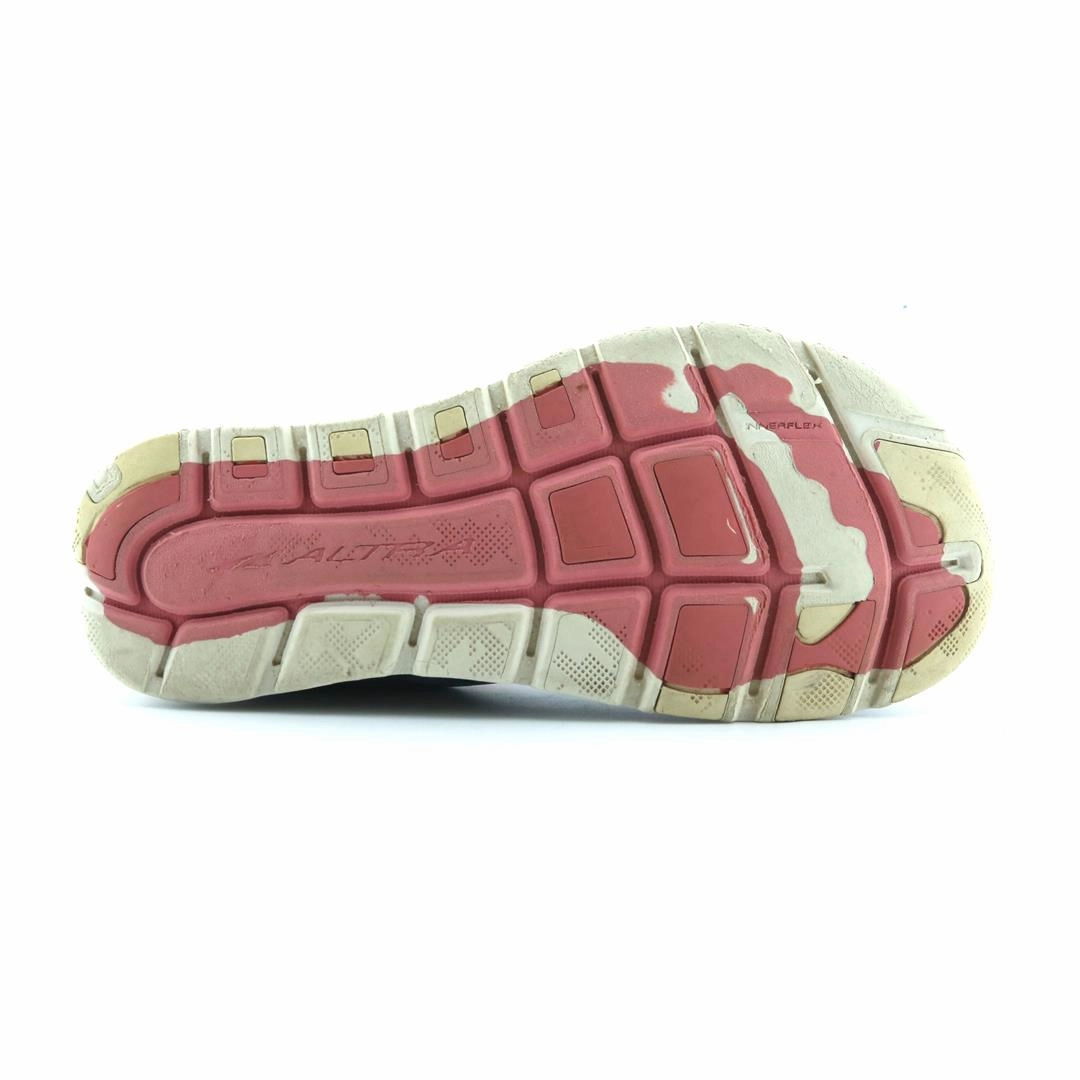 ALTRA ONE V3 lightweight athletic shoe look
