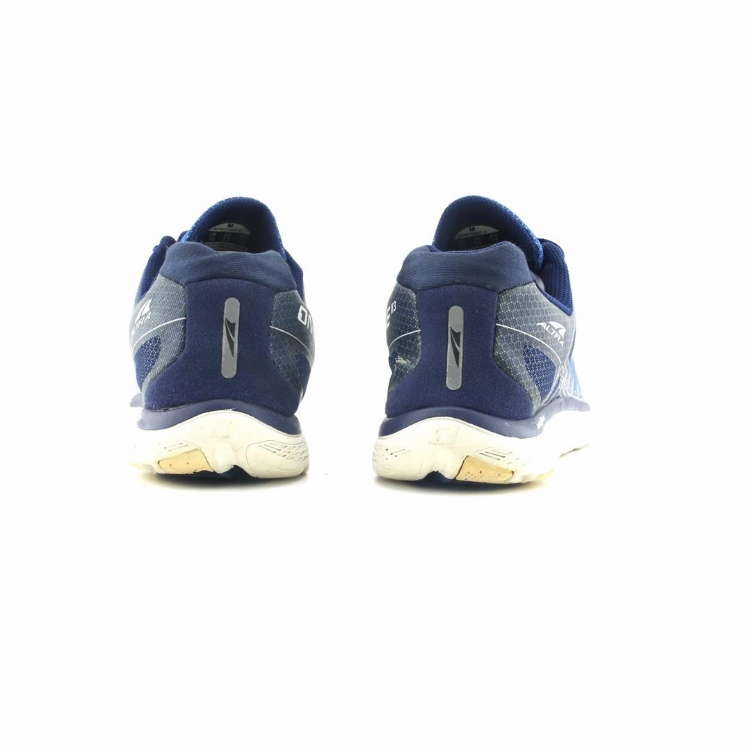 ALTRA ONE V3 lightweight athletic shoe look