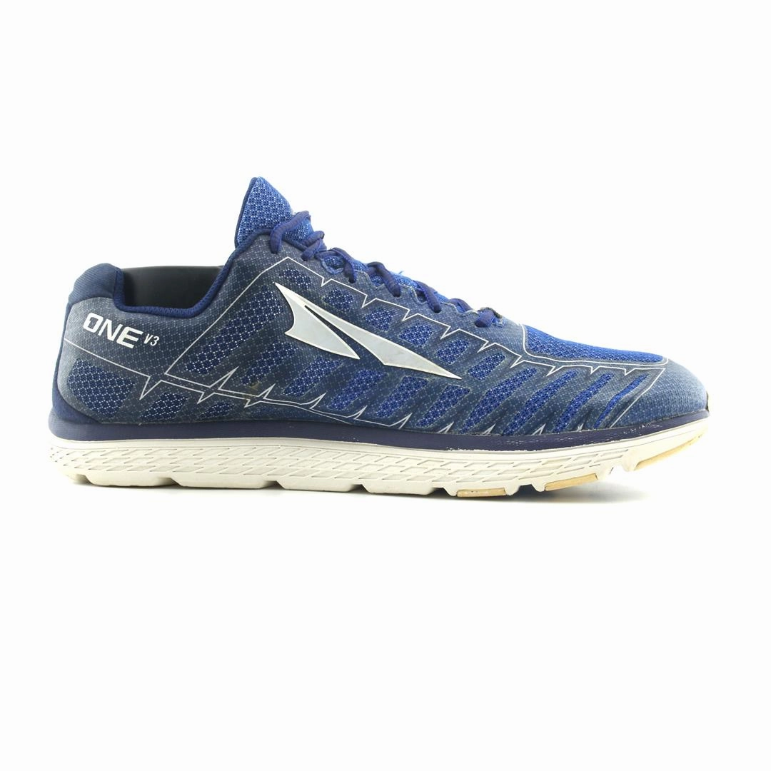 ALTRA ONE V3 lightweight athletic shoe look