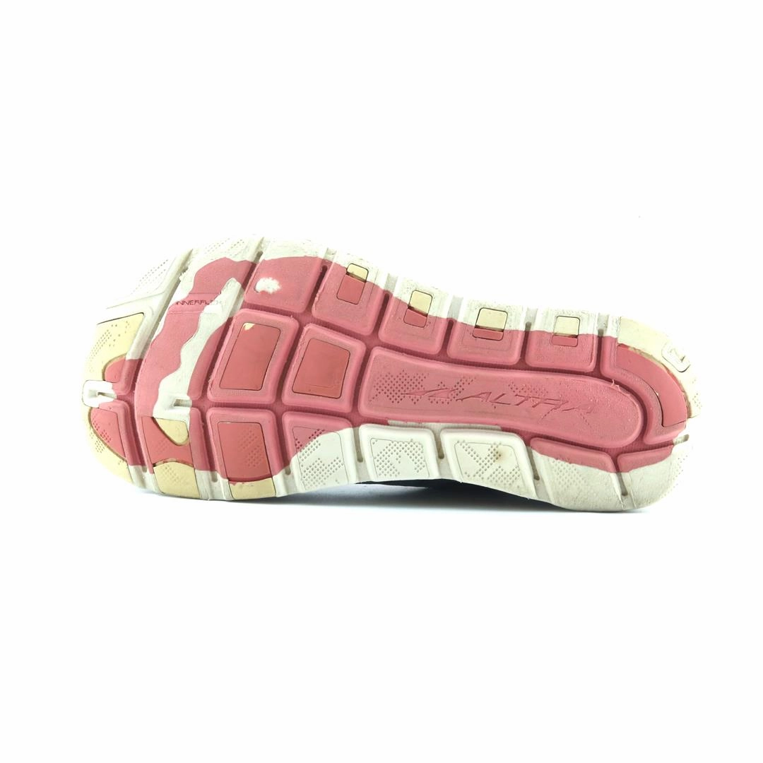 ALTRA ONE V3 lightweight athletic shoe look