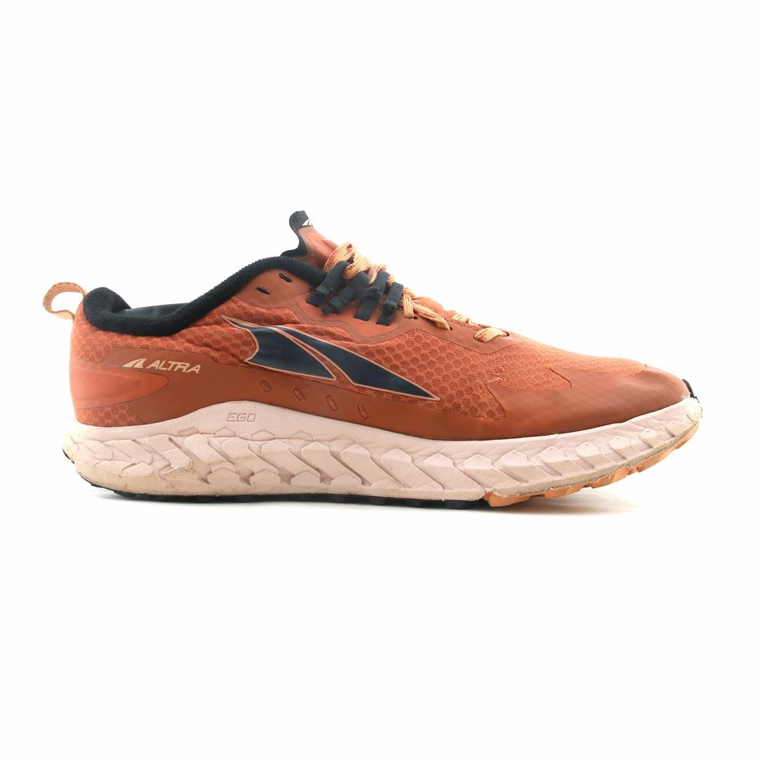 ALTRA OUTROAD lightweight athletic shoe look