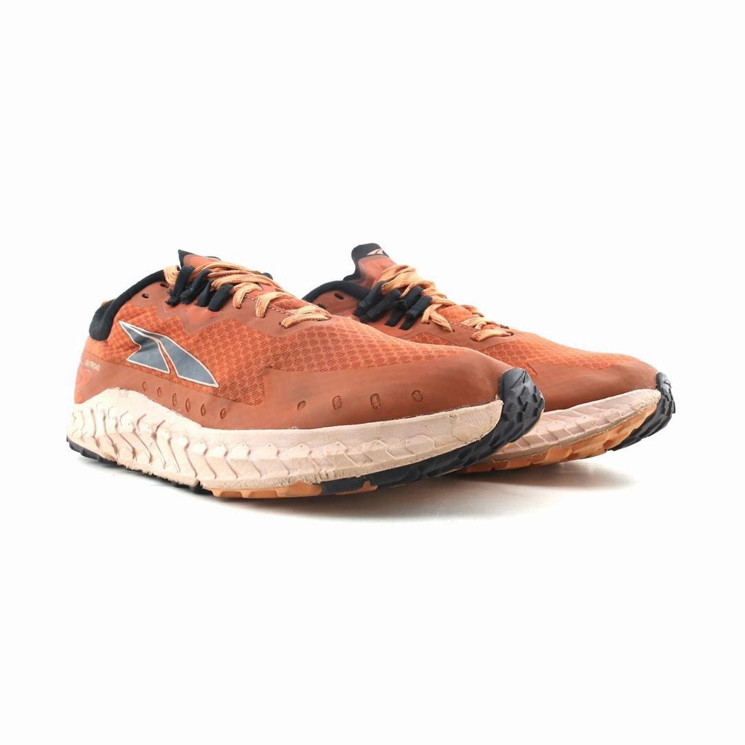 ALTRA OUTROAD lightweight athletic shoe look